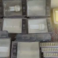 چندین پروژکتور قدیمی