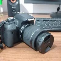 دوربین عکاسیcanon 700D
