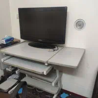 میز کامپیوتر چرخ دار