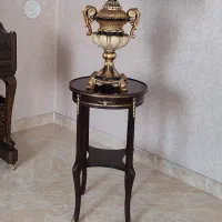 آباژور و میز چوبی زیر آن|چراغ خواب و آباژور|اصفهان, سپاهانشهر|دیوار