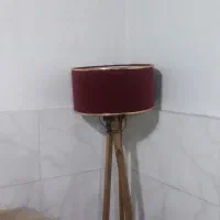 آباژور ایستاده