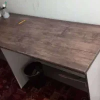 کتابخانه به همراه میز تحریر