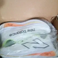 2 عدد کتونی نیوبالانس 2002 و فیول سل|کیف، کفش، کمربند|مهاجران, |دیوار