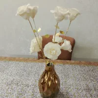 گلدان طلایی نو هست بدون هیچ ایرادی به فروش میرسد