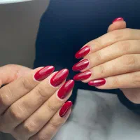 آموزش کاشت ناخن و خدمات