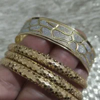 طلا 200بالای پایه