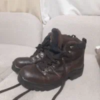 نیم‌ بوت و پوتین و کفش خارجی برند earth shoe