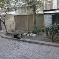 وصال شیرازی ، طالقانی ۳۰۰ متر بنا