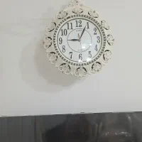 ساعت دیواری در حد نو