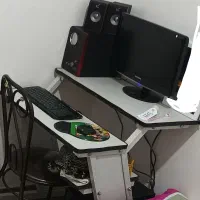 میز تحریریا میز کامپیوتر