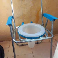 توالت فرنگی صندلی فلزی برای سالمندان