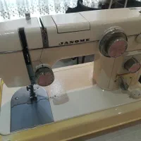 چرخ خیاطی ژانومه در حد نو همراه میز