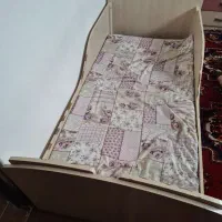 تخت و کمد