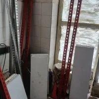 قفسه 4طبقه دیواری و پایه رگال لباس