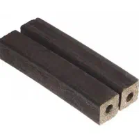 کارگر تولید زغال فشرده صنعتی