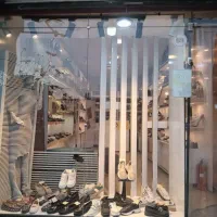 واگذاری مغازه کیف و کفش فروشی