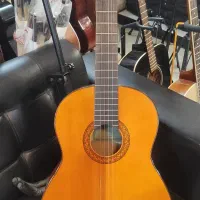 گیتار در حد نو c70.همراه با هارت کیس و پایه
