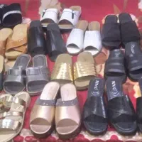 کفش و صندل ساده و شاین داربا قیمت بسیار مناسب