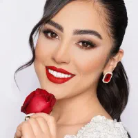منشی سالن زیبایی