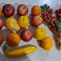 تعدادی میوه مصنوعی