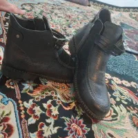 نیم پوتین سایز ۳9هستش کاملا نوهست