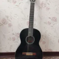 یک عدد گیتار به فروش میرسه در حد نوع کاملا سالم