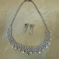 گردنبند و گوشواره زنانه