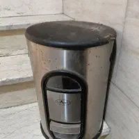 سطل یونیک استیل سالم فقط درش کمی شکسته  مشخصه