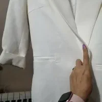 کت سفید|لباس|شیراز, ریشمک|دیوار