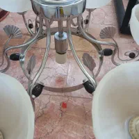 میز شش نفره بدون صندلی محکم وسالم ولوستر هم سالم|میز و صندلی غذاخوری|مشهد, سرافرازان|دیوار