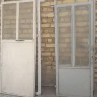 درب آهنی همراه با چهارچوب