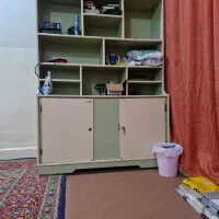 کتابخانه چوبی تمیز