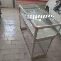ویترین آلومینیومی با نمای شیشه‌ای مغازه