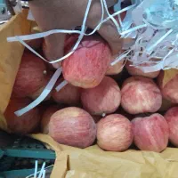 ۲۰۰جعبه سیب قرمز ۳۰ جعبه سفید ۴۰ جعبه درجه ۲