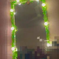 لامپ دور آینه