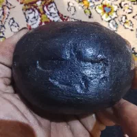 سنگ طبیعی. با نماد فروهر  رنگ اب رو هم تعقیر میده