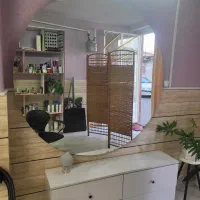 آینه گرد ۱/۳۰در۱/۳۰ متری با میزآرایش ۳کشوعه جادار