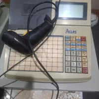 قفسه فلزی وسط سوپرمارکتی