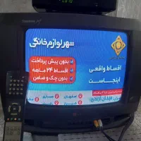 تلویزیون با دستگاه دیجیتال