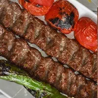 کارگر خانمدر درستوران