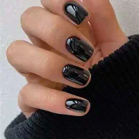 ناخنکار و مژه کار  حرفه ای در سالن فول مشتری