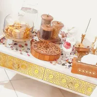 میز و 3تا گلمیز