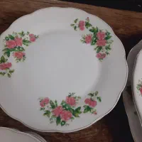 ظرف و ظروف چینی گل سرخی گلسرخی گل سرخ|ظروف سرو و پذیرایی|تهران, شهرک شریعتی|دیوار