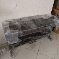 پیانو و تعدادی مانتو لباس تابستانی