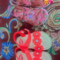 ۲ تا کفش قشنگ نو .