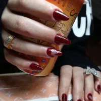 خدمات و آموزش کاشت ناخن