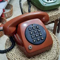 تلفن نوستالژی قدیمی|کلکسیون اشیاء عتیقه|رشت, هلال احمر|دیوار