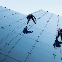 پیچ رولپلاک بدون داربست کار در ارتفاع با طناب راپل|خدمات پیشه و مهارت|تبریز, |دیوار