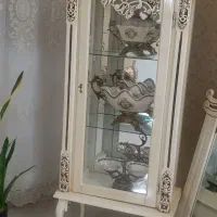 گنجه و میزتلفن و تلویزیون