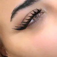 تخفیف کاشت ناخن و مژه به مدت ۷۲ ساعت فقط ۱۹۹